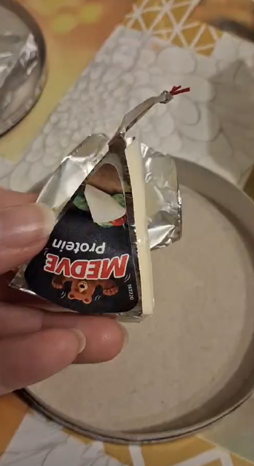 Fémes darab volt a Medve Protein kockasajtban – olvasói jelzés érkezett